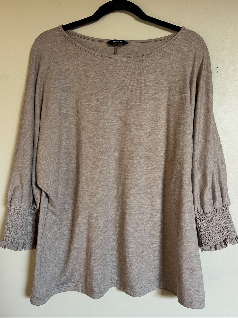 Dokotoo Women’s XL Taupe Relaxed Top with Smocked Cuffs